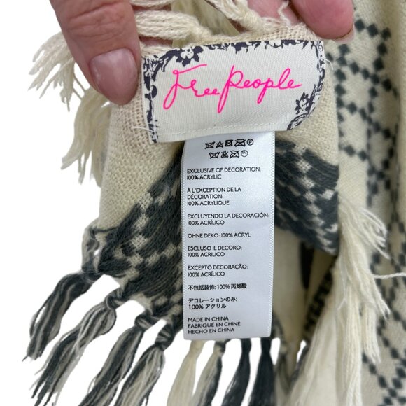 Free people Woven Pattern Boho Fringe Poncho Women's OSFA - Picture 5 of 6